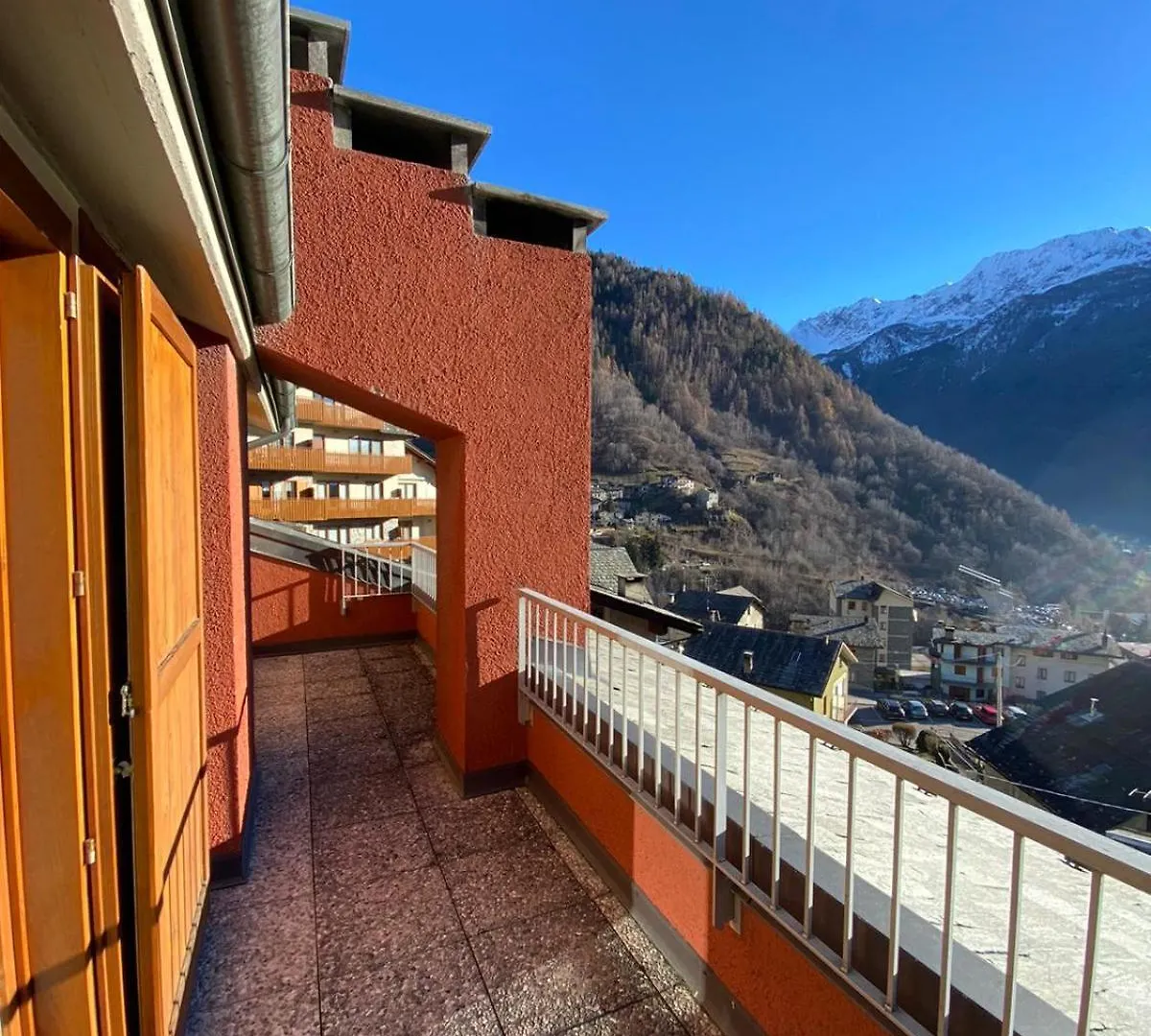 Luminoso Bilocale Con Terrazzo Vista Panoramica Apartment Chiesa in Valmalenco