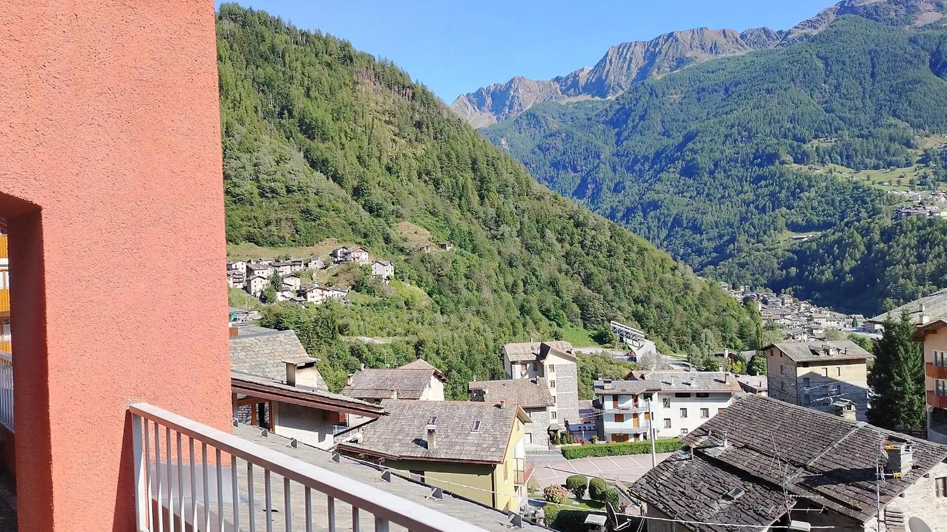 Appartamento Luminoso Bilocale Con Terrazzo Vista Panoramica Chiesa in Valmalenco